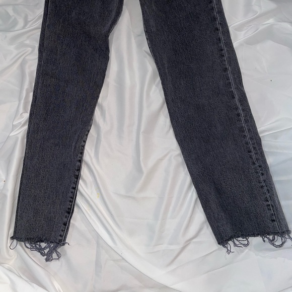 Levi’s Wedgie Straight Distressed Cuff Size 25 Dark Grey - Picture 2 of 4